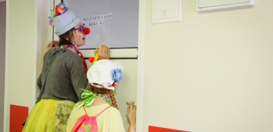Участники Школы больничного клоуна теперь и в отделении детской хирургии