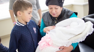 150 мальчиков и 154 девочки родились в июле в Краевом центре охраны материнства и детства